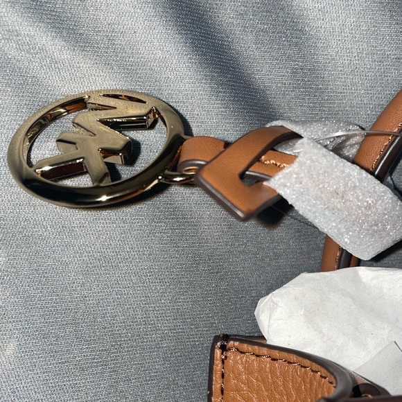 SOLD Michael Kors XS Mercer Crossbody ✨BNWT✨ - Picture 5 of 7